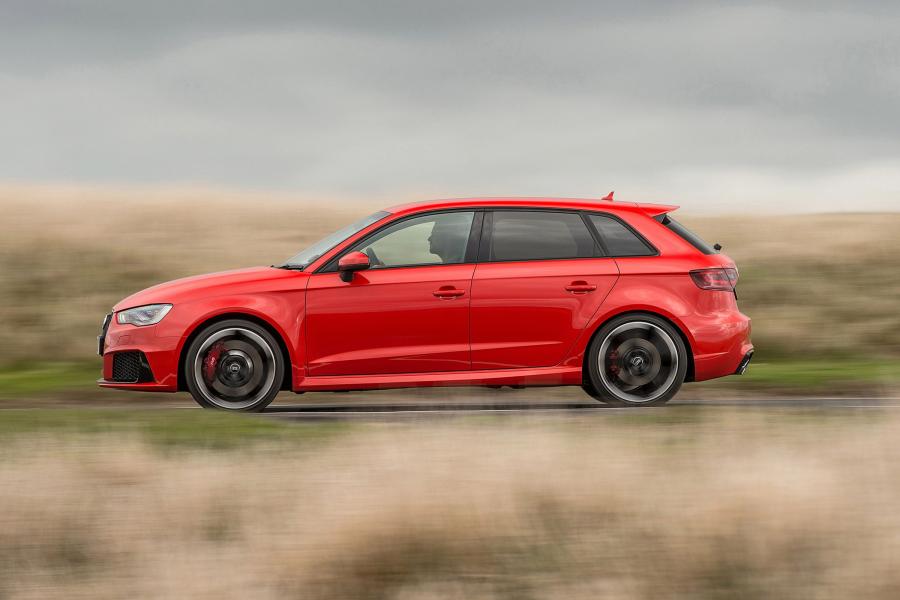  Audi RS3 Sportback (8V) 2015 года  (UK) (фото 24 из 30)
